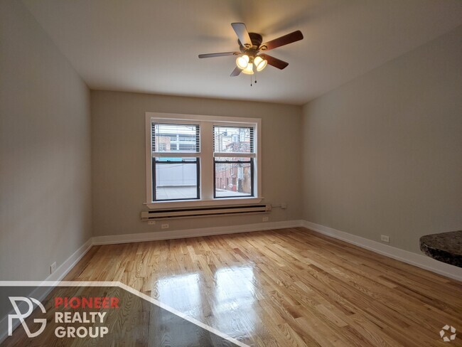 Building Photo - 546 W Wellington Ave Unit #540-108 Rental