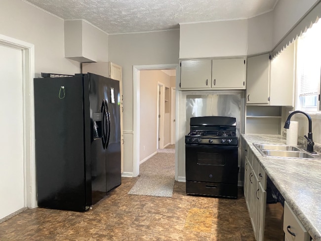Photo - 3136 W 40th St Unit Lower