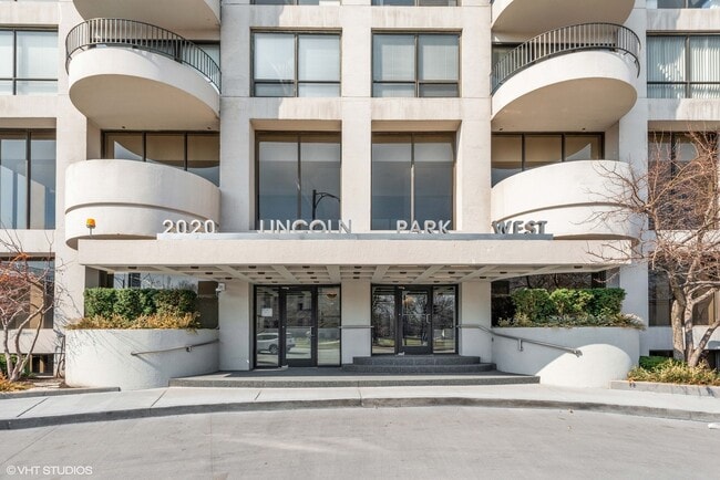 Building Photo - 2020 N Lincoln Park W Unit 16B