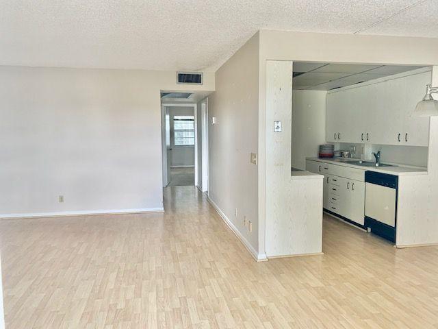Photo - 3063 Ainslie Dr