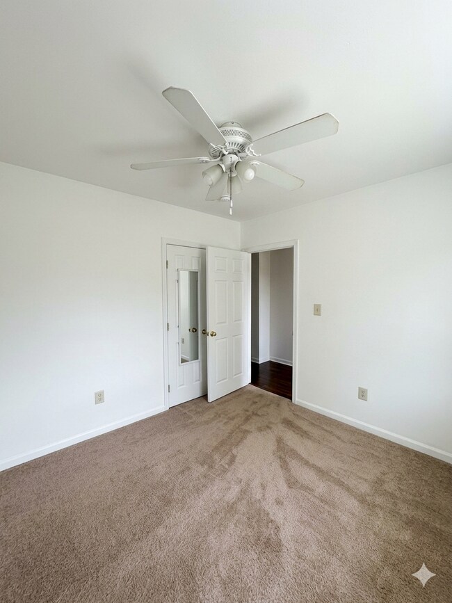 Photo - 4720 Fowler St