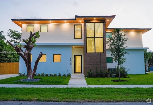 Building Photo - 8410 SW 65th Ave Rental