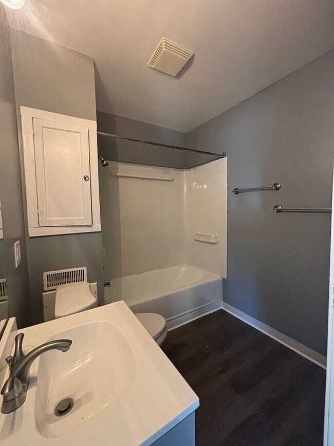 Photo - 13817 Bartlett Ave