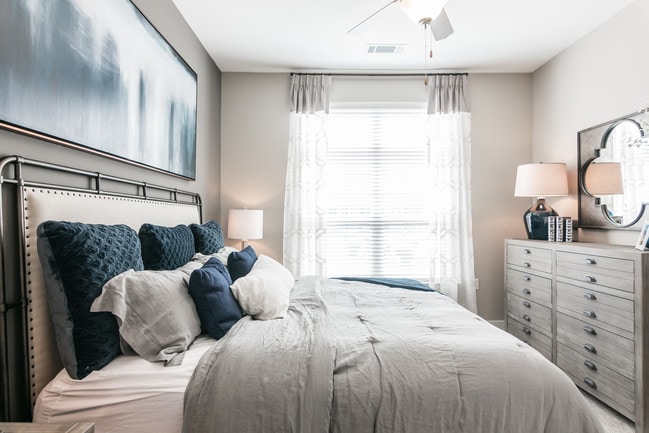 Vintage Foxland Apartments