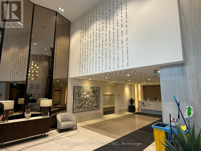 Photo - 2020 Bathurst St Unit 737