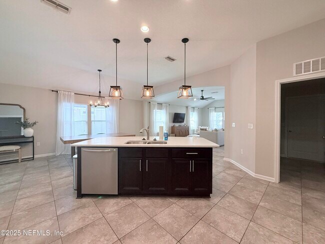 Photo - 304 Green Turtle Ln