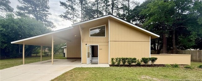 Building Photo - 1009 Louisburg Pl