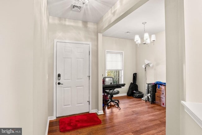 Photo - 2080 Deer Run Dr