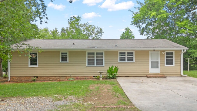 Photo - 3005 Pine Dr NE