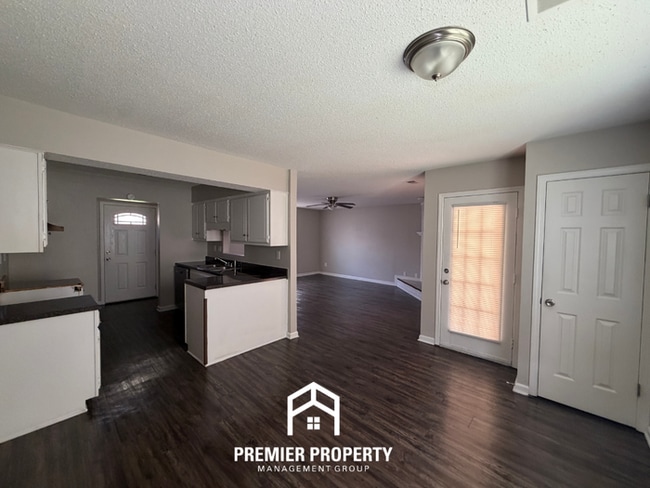 Move-In Ready 3BR/2BA Home in 38133 - Hardwood Floors & Great Storage