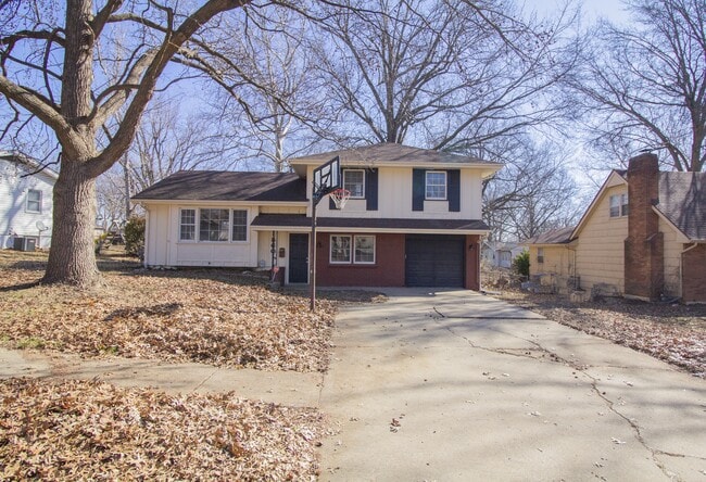 Building Photo - 8601 Oxford Ave