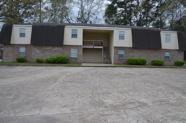 Building Photo - 815 E Lee St, Building 7 Unit 7-D Rental