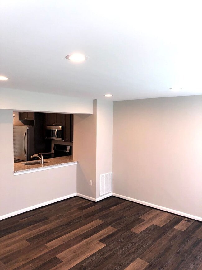 26 Sugarland Square Ct