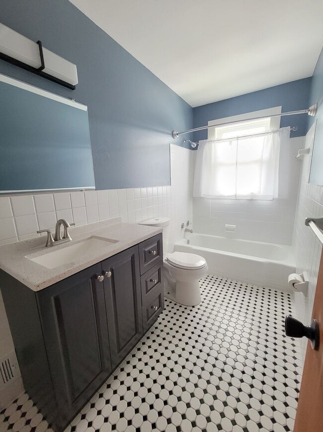 Photo - Renovated Upper Level Duplex - Armatage Neighborhood