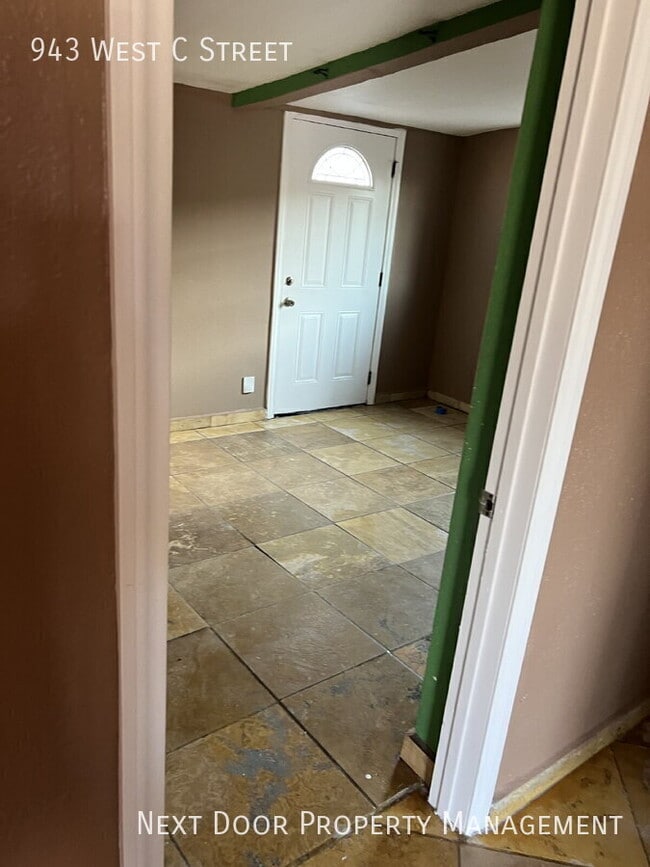 Photo - 943 W C St