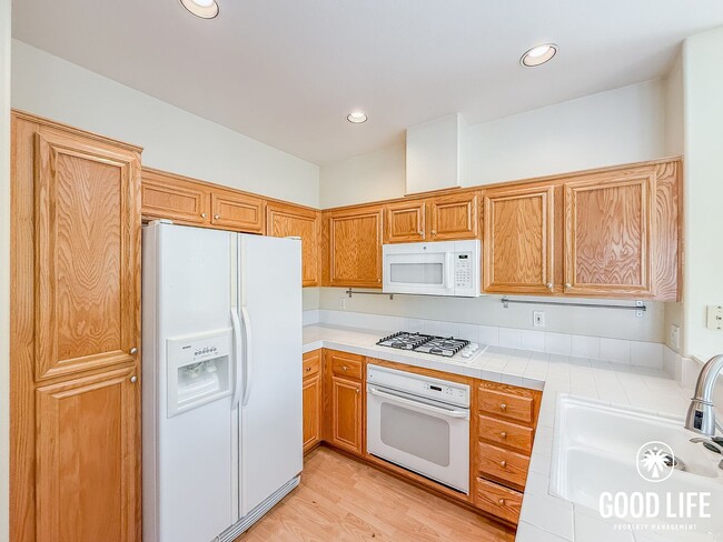 Building Photo - SD: Comfortable 2BD/2BA Townhome in Carmel Mountain Ranch with Community Pool, Attached Garage & ...