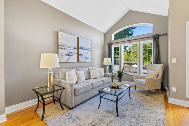 Photo - Month to Month Beautiful Spacious 3bed 2.5...