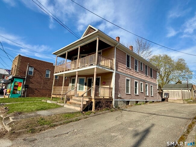 Building Photo - 696 Main St Unit 2