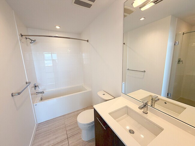 Photo - Centre South - 1807 Unité 1807