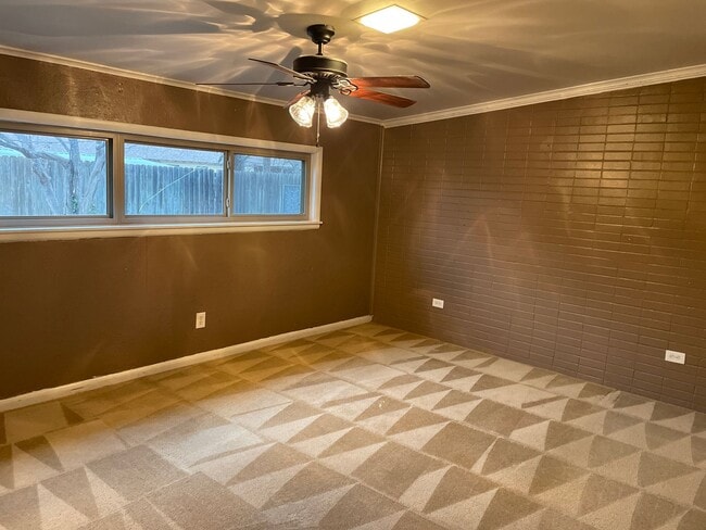 Photo - Mid-Century Modern! 3 bedroom, 2 bath, 2 car garage!