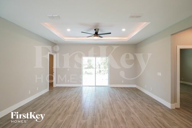 Photo - 1829 Superior Way