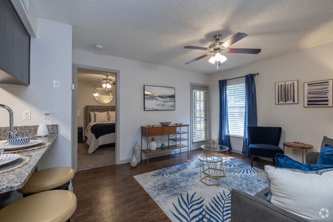 1BR, 1BA - 522SF - Living Room