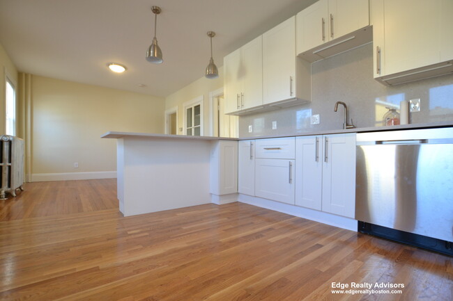 Building Photo - 58 Dustin St Unit 1 Rental