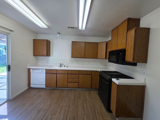 Photo - 2211 W Sweet Ct