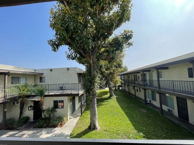 Villa Monterey Apartments