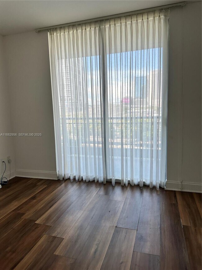 Photo - 690 SW 1st Ct Unit 605