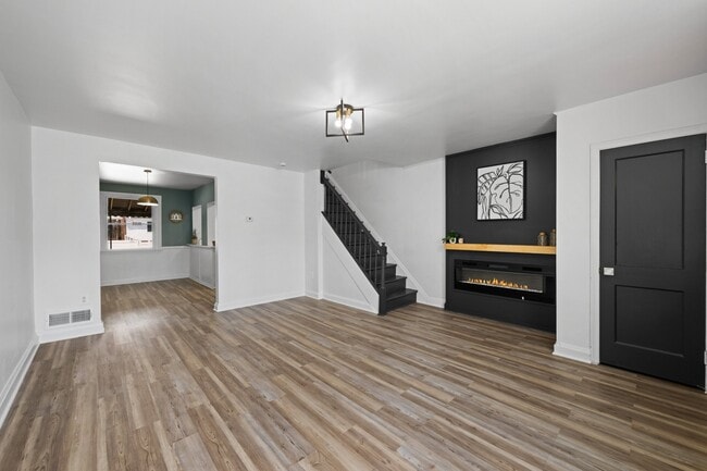 Photo - 1912 Penhall Rd
