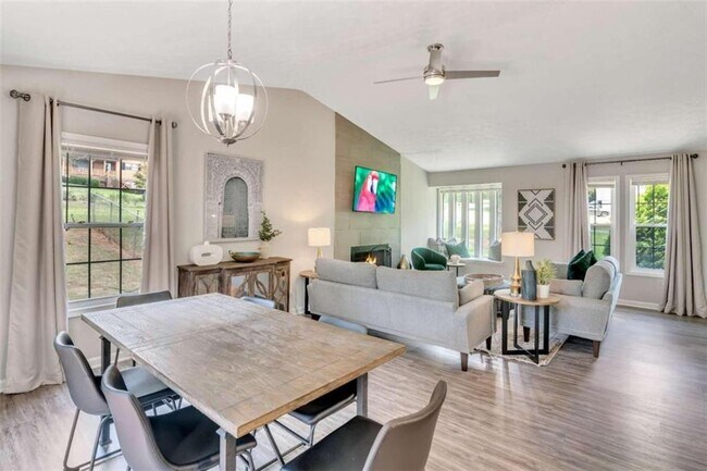 302 Hidden Ct