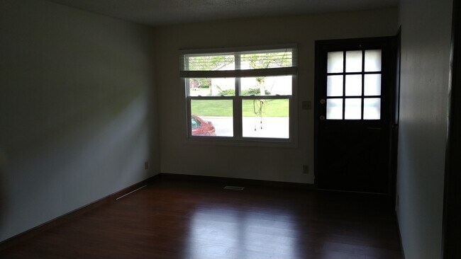 Photo - 208 17th Ave N