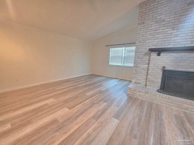 Photo - 760 Briarwood Dr