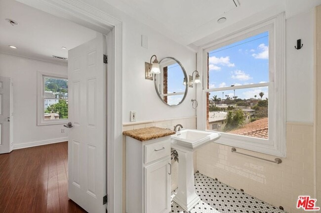 Photo - 1236 Flores St Unit 102