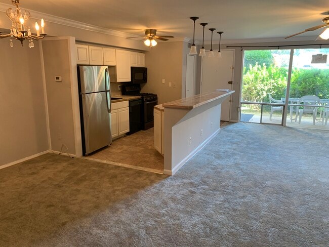 Photo - 7509 Spring Lake Dr Unidad B1