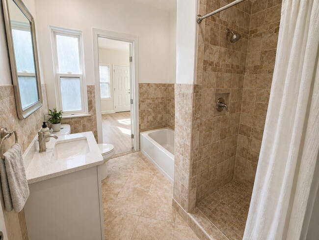 Photo - 211 N Vendome St Unit B