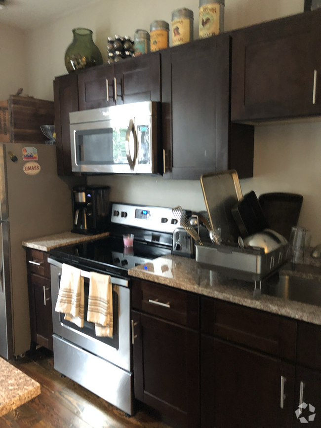 Building Photo - 100 Boston St Unit 3 Rental