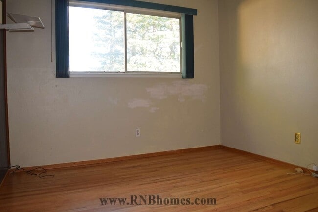 Photo - 7043 Zeeland Dr
