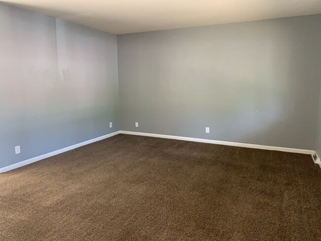 Photo - STUDENTS WELCOME! 4 Bedroom / 2 Bath Home Near CSU