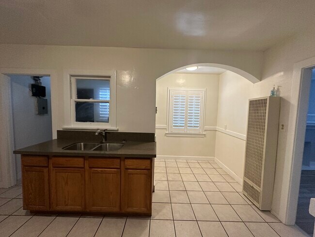 Photo - 902 W 73rd St Unidad 73rd Street