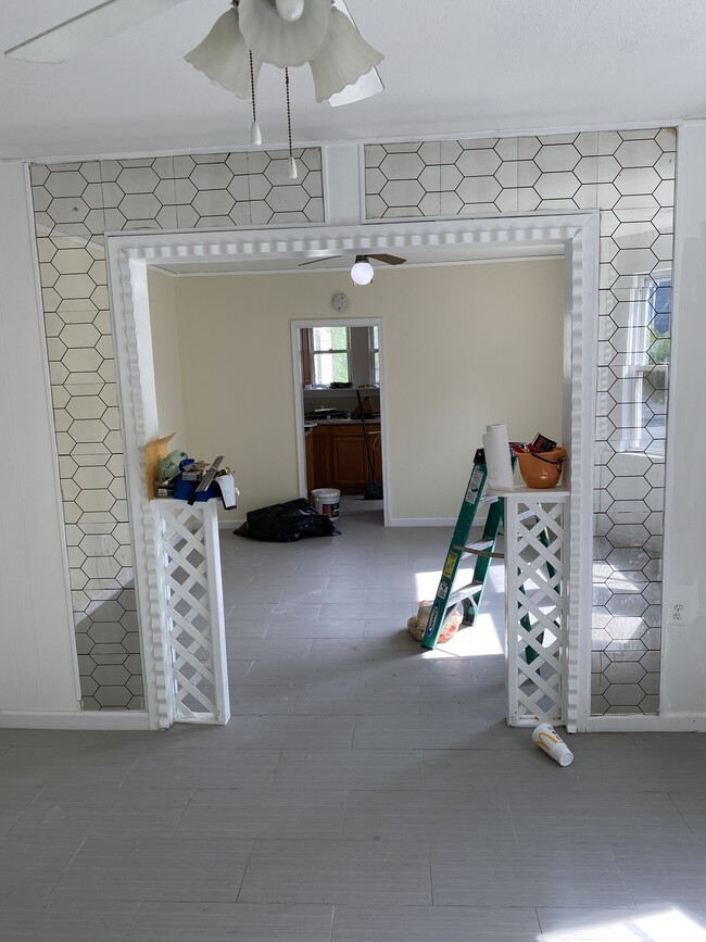 Photo - 208 W Adams Ave