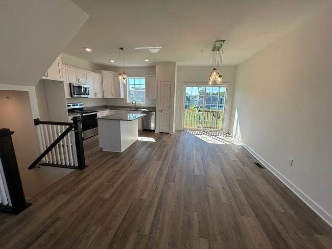 Photo - 321 Avon Dr