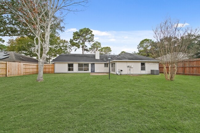 Photo - 7010 Pembrough Ln