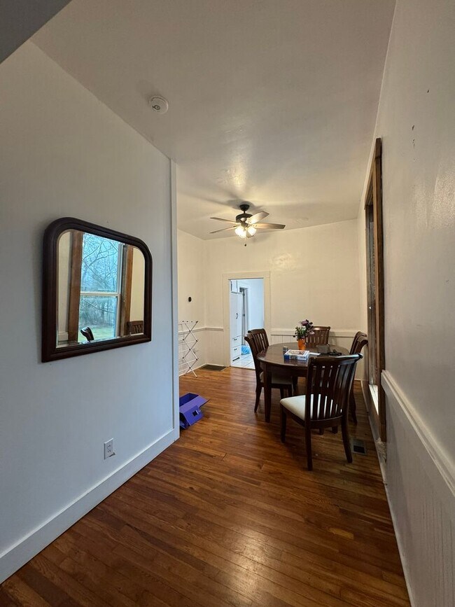 Photo - SHORT DISTANCE TO DOWNTOWN AND SANFORD STADIUM