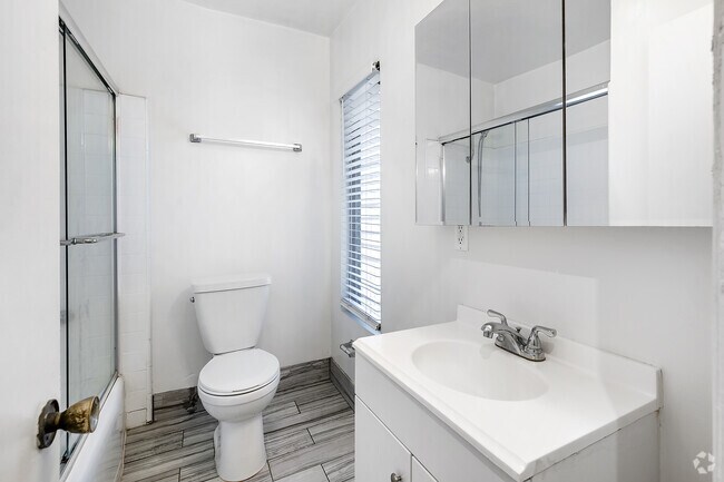 1BR, 1BA - 700SF - Bathroom
