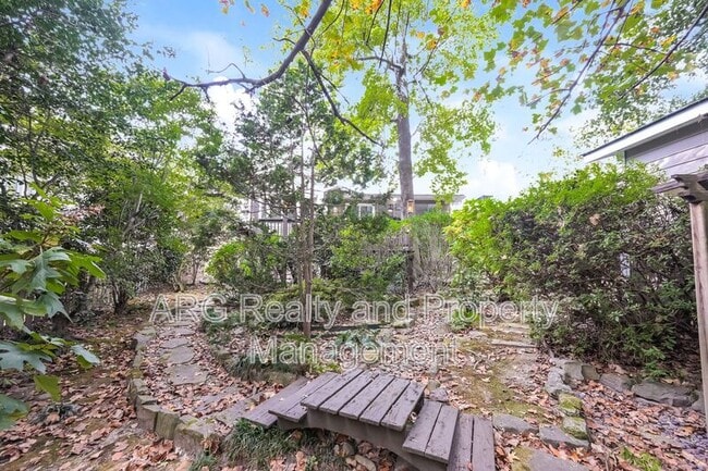 Photo - 2771 Winding Ln NE