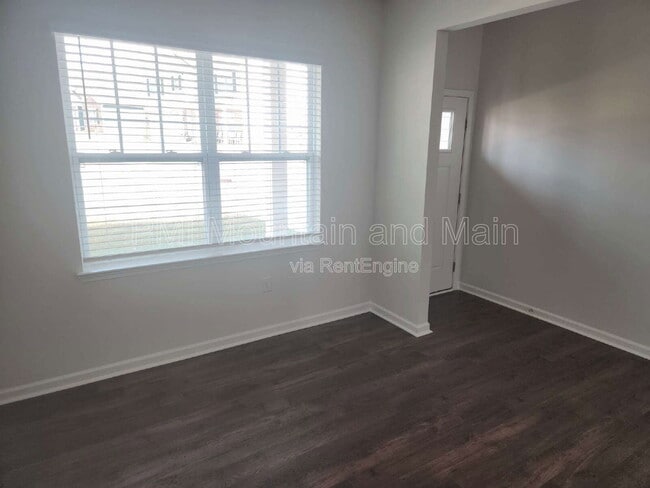 Photo - 92 Queen Vly Wy