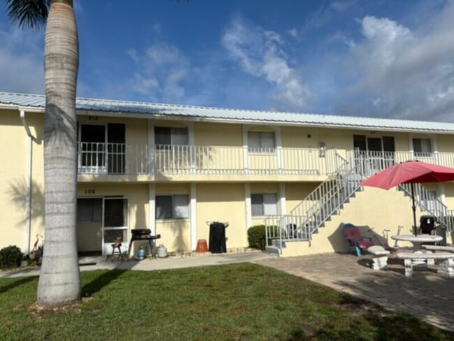 Photo - 2 Bedroom 2 bath Apartment- Convenient SW Cape Coral location!