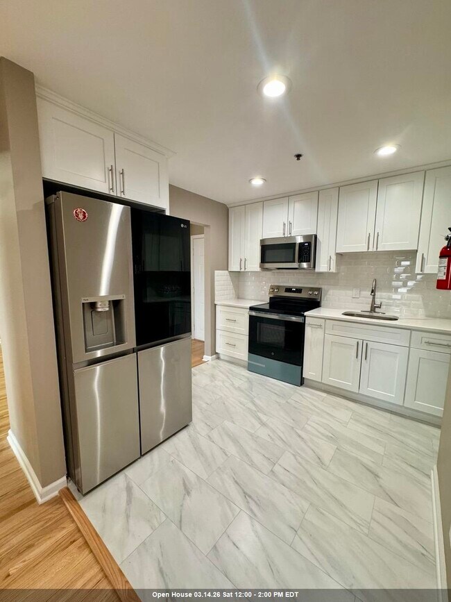 Building Photo - 1911 Grand Ave Unit 1c